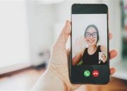 Trik Ampuh Agar Kamera WhatsApp Kamu Nggak Mirror Saat Video Call