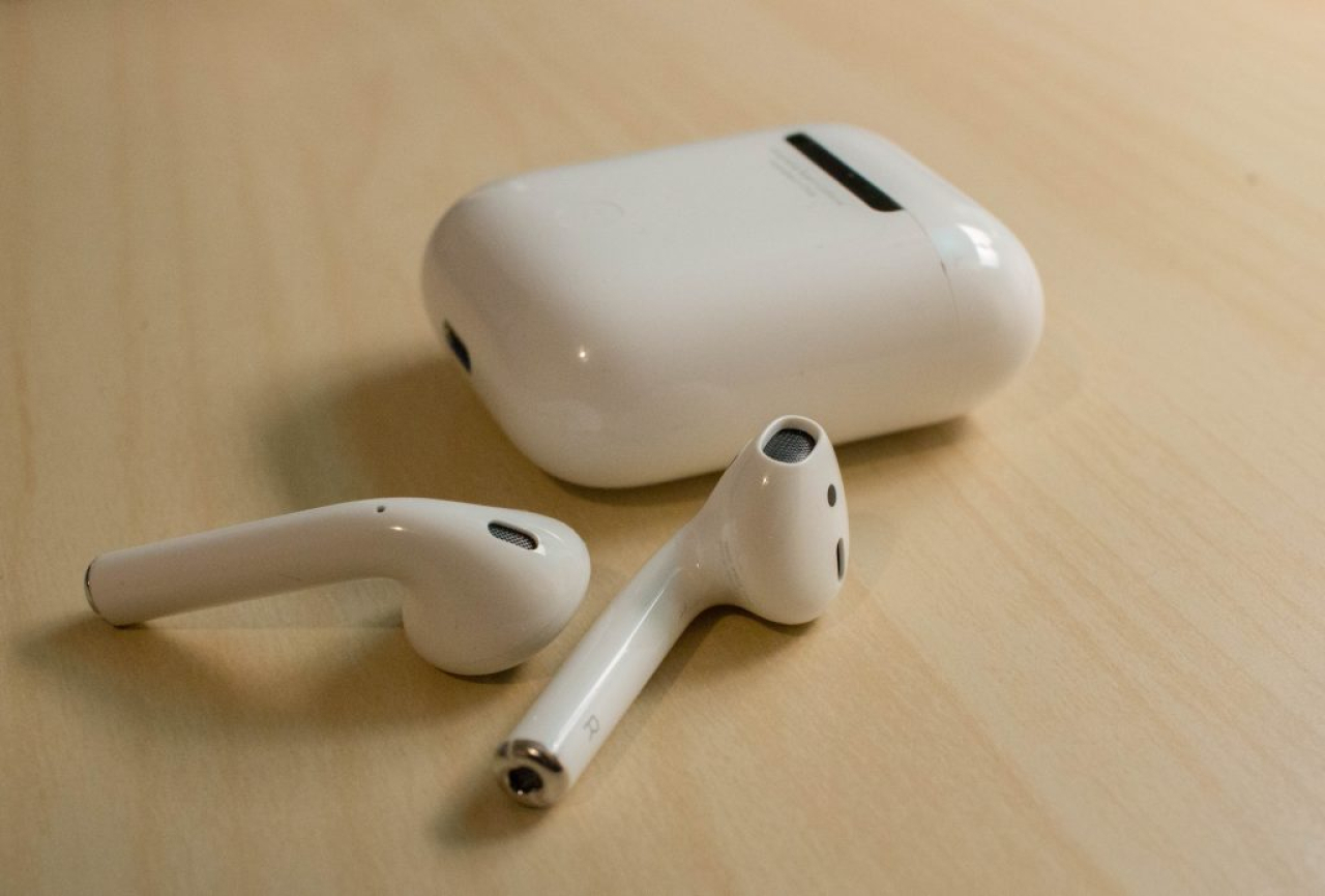 10 Headset iPhone Terbaik 2024 Bikin Kamu Makin Kece, Harga Mulai 200ribu Aja!