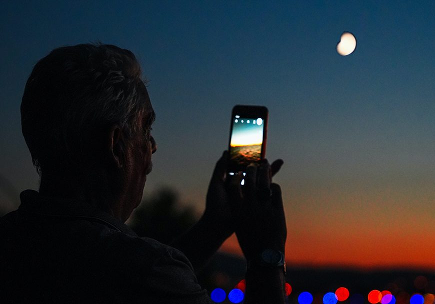 Biar Hasilnya Keren, Begini Trik Ambil Foto Bulan Purnama di Berbagai Ponsel