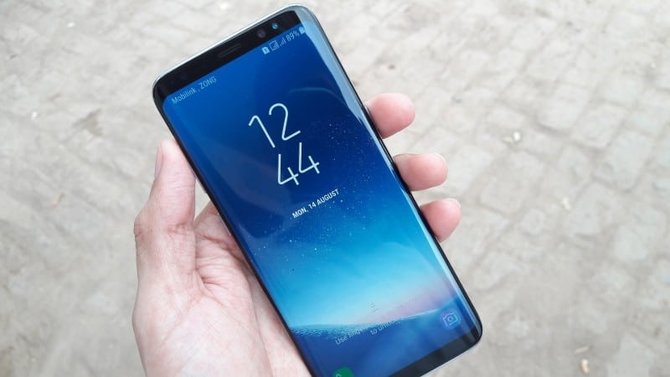 4 Rekomendasi HP Samsung Layar AMOLED yang Cocok  untuk Kamu  Para Driver Ojek Online