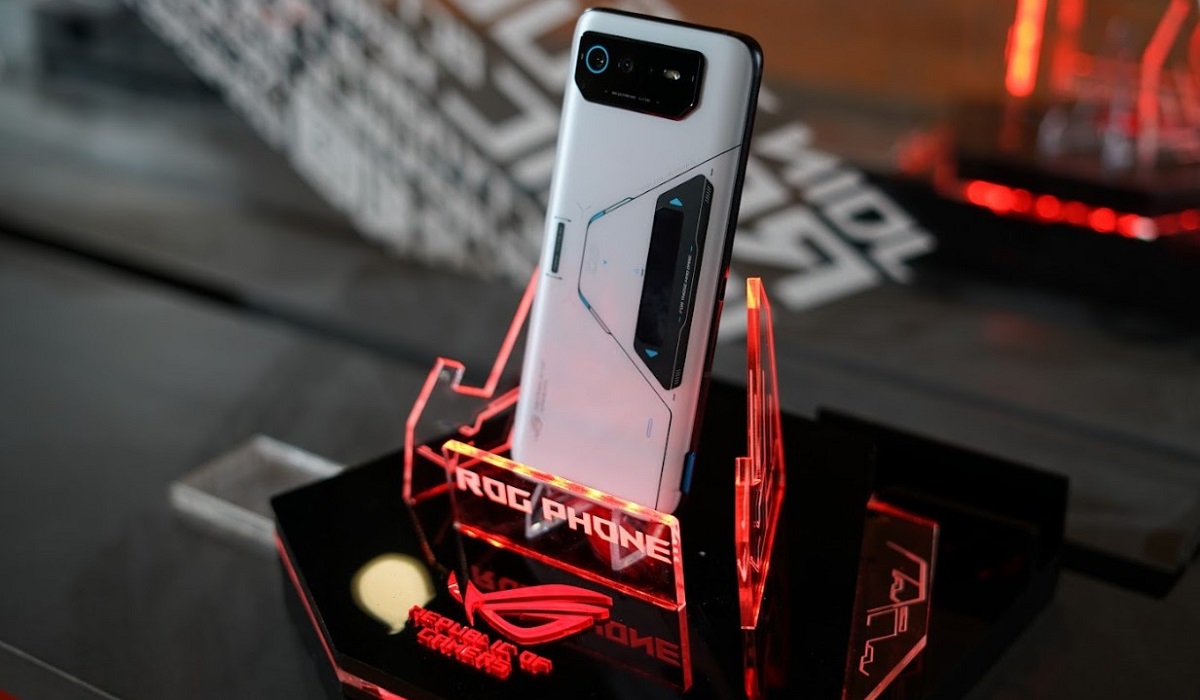 14 Hp ASUS ROG Phone dengan Performa Gaming