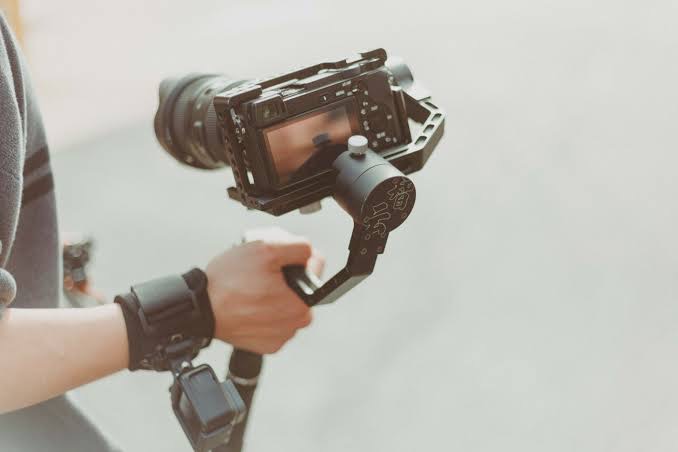 9 Gimbal Kamera DSLR Mirrorless Murah & Terbaik 2024: Dijamin Hasil Video Super Stabil!