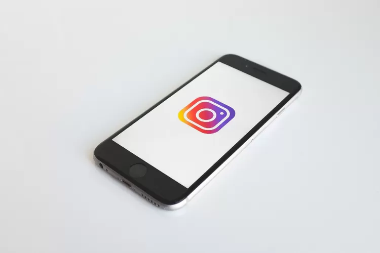 Ingin Tahu Bagaimana Rasanya Chatting dengan Diri Sendiri? Coba Fitur AI Terbaru di IG!