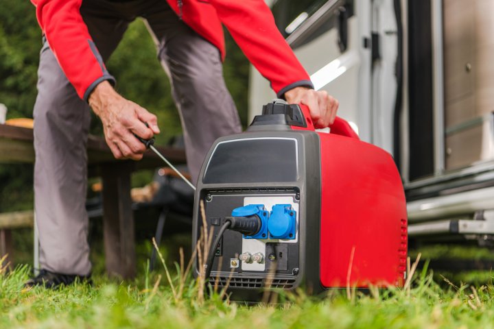 15 Rekomendasi Genset Mini Portable Paling Bandel & Irit di 2025