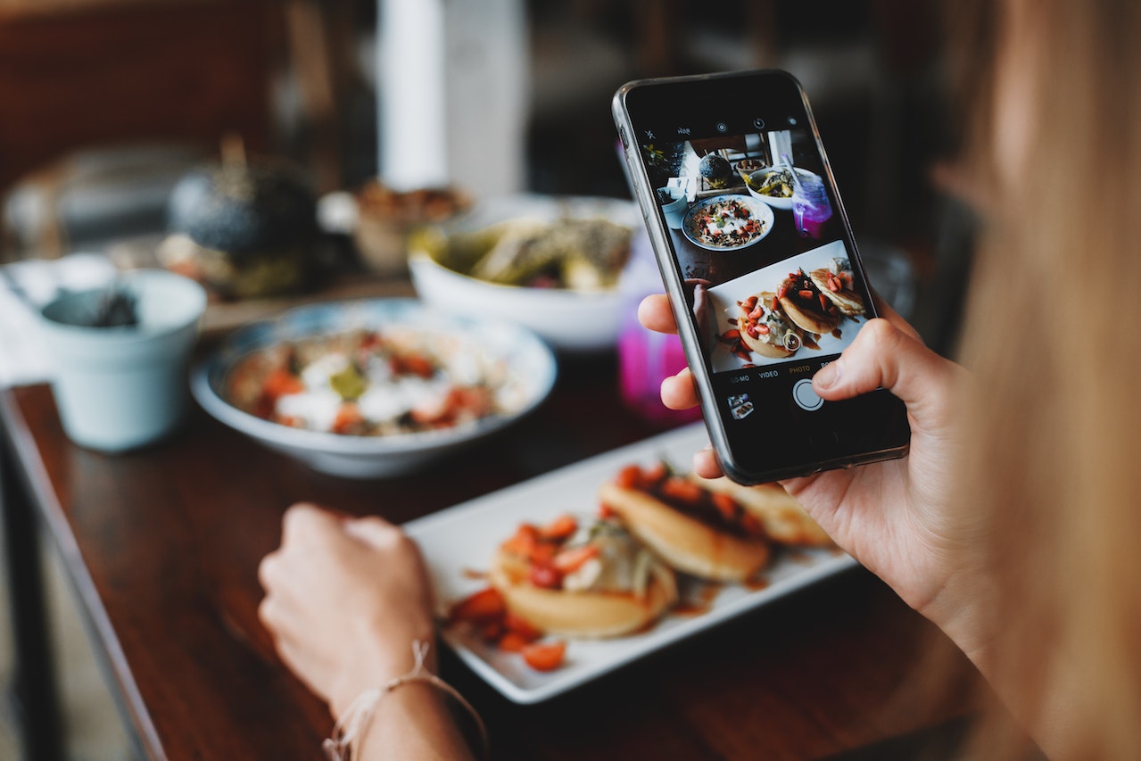 Mau Jadi Food Vlogger? Coba 5 Ide Konten Ini Dijamin Auto Trending!