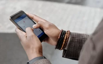 Ketahuan Deh! Begini Cara Gampang Lacak Lokasi Orang Pakai WhatsApp & Maps