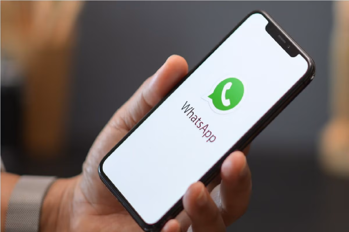 Makin Bebas Ekspresi! WhatsApp Sekarang Bisa React Pakai Stiker Lho