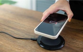 Waspada! Ngecas Pakai Charger Rusak Bisa Bikin HP Kamu Kena Masalah Serius