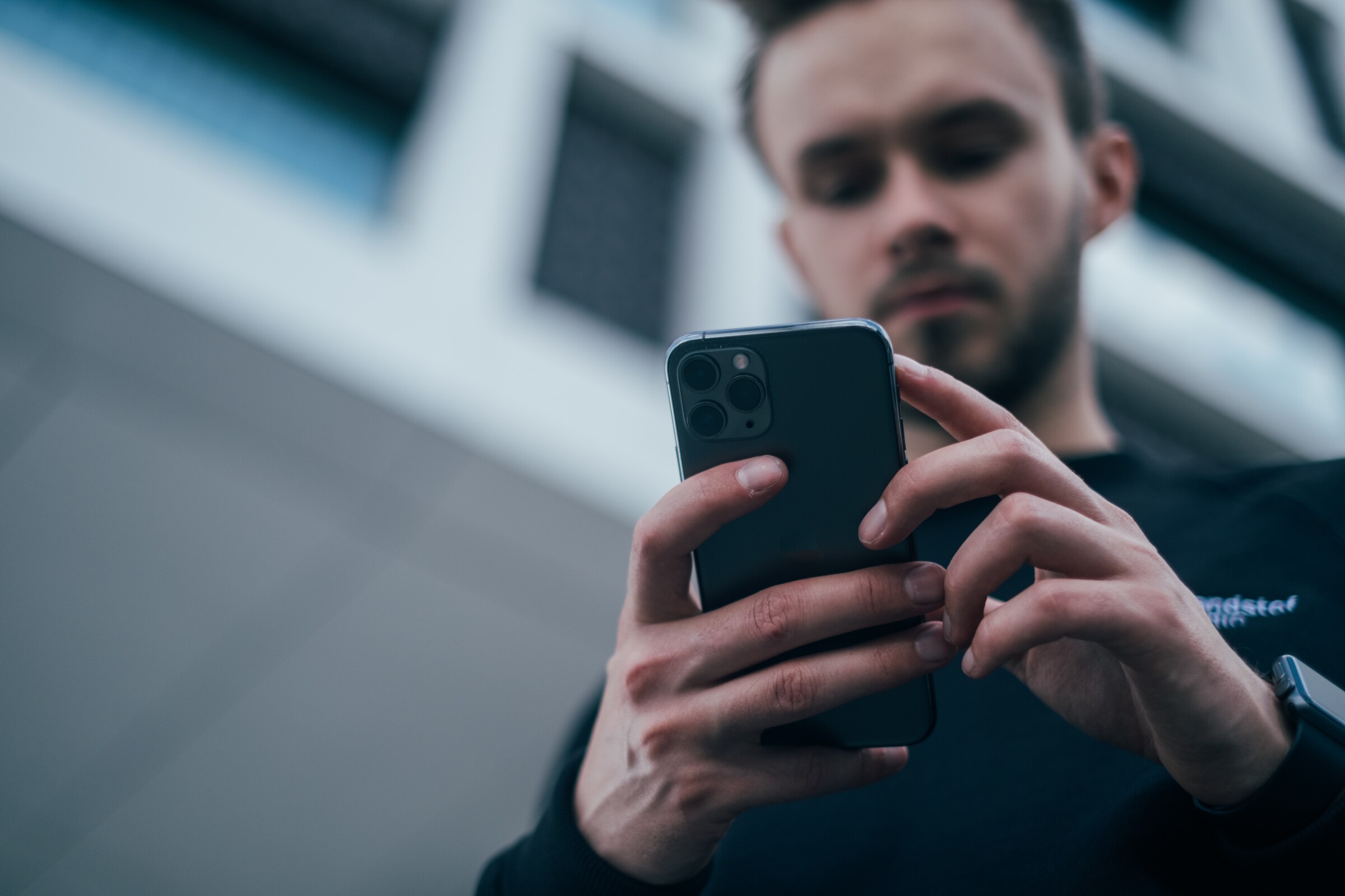 Facebook Sepi, iPhone Mulai Tersingkir, Google Mulai Kalah Saing? Ini Kata Para Bos Teknologi!