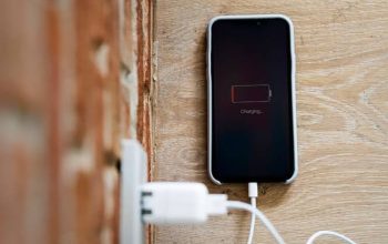 6 Smartphone Ini Punya Baterai Tahan Lama