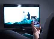 Cara Mudah Menyambungkan HP ke TV dengan Berbagai Metode