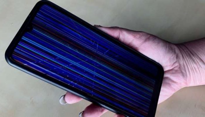 Cara Cepat Mengatasi Green Line di Layar HP