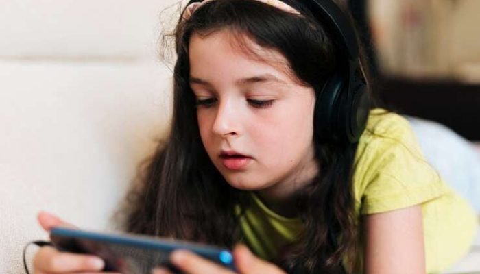 Solusi Untuk Hindari Kecanduan Gadget Pada Anak