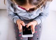 Cara Buat Tontonan Ramah Bagi Anak di Sosial Media