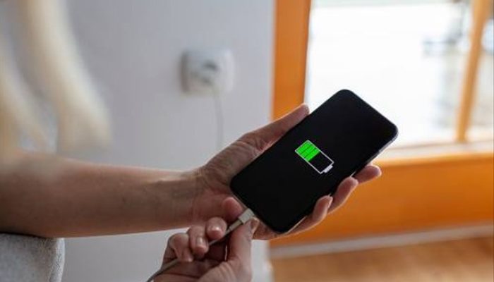 Ini Dampak Kalo Charger Nggak Dicabut Walaupun Lagi Nggak Dipakai