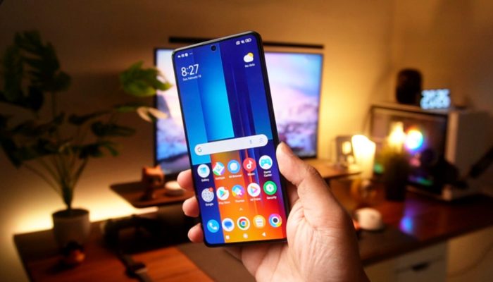 Rekomendasi 5 HP AMOLED Termurah 2025