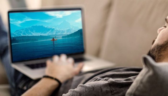 4 Cara Nonton TV di Laptop Secara Gratis & Legal