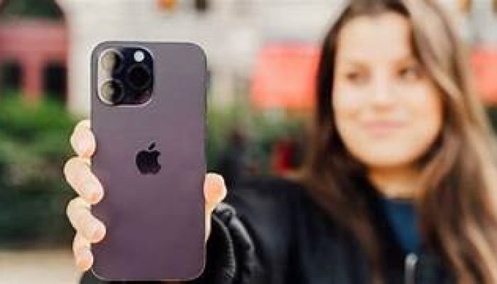 5 Tips Selfie Pakai iPhone Biar Kelihatan Natural Tanpa Filter Tapi Tetep Flawless