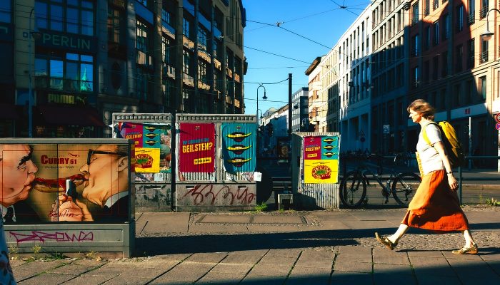 Trik Street Photography Pakai HP Biar Hasilnya Makin Aesthetic & Lebih Hidup