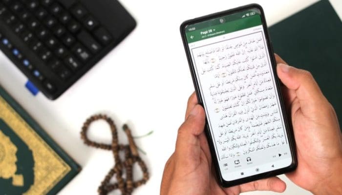 Rekomendasi 6 Aplikasi Baca Al-Qur’an Di Smartphone