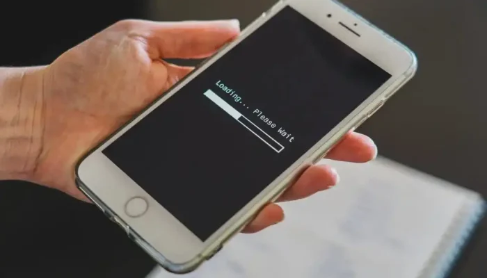 6 Penyebab HP Kamu Tiba-Tiba Restart Sendiri Saat Lagi Dipakai