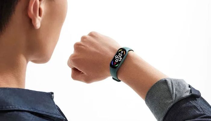 5 Perbedaan Smartwatch dan Smartband yang Wajib Kamu Tau Sebelum Beli
