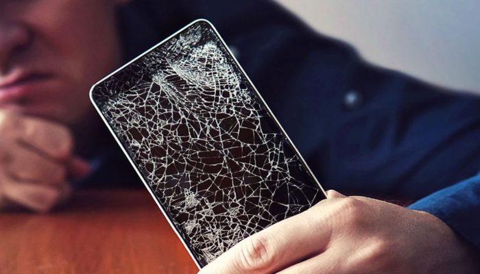 6 Hal yang Buat Layar HP Cepat Rusak Tanpa Kamu Sadar