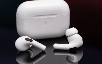 7 Cara Mengatasi AirPods Mati, Biar Dengar Musik Nggak Terganggu