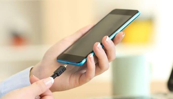 11 Solusi Mengatasi Baterai HP Yang Tak Bisa Terisi