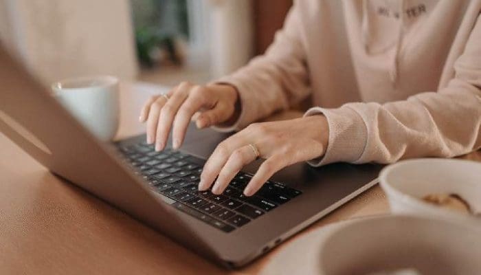 5 Pilihan Laptop Ramah Kantong Untuk Pelajar