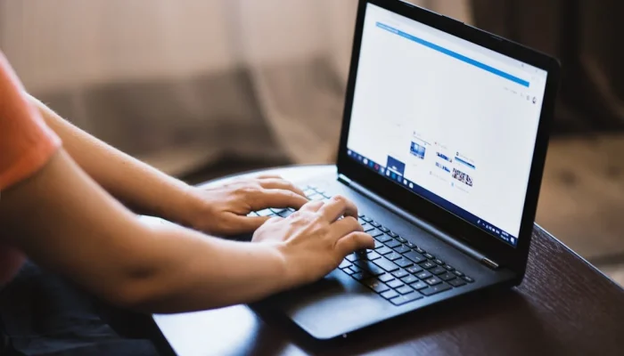 Begini Cara Gampang Cek Serial Number Laptop Windows dan Mac Dalam Hitungan Detik