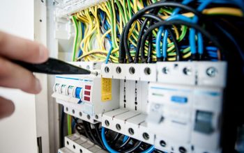 7 Penyebab dan Cara Atasi Tegangan Listrik Tidak Stabil