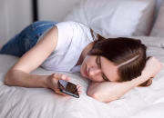 Penjelasan Psikologis Kenapa Scrolling Medsos Bisa Bikin Lelah