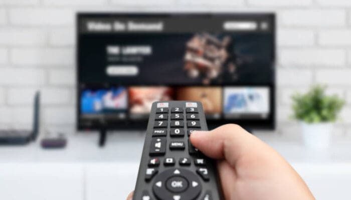 3 Penyebab Remot TV Kamu Nggak Berfungsi dan Cara Mengatasinya