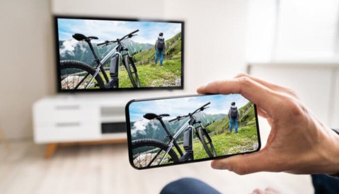 5 Cara Gampang Nonton TV di HP Tanpa Aplikasi Cuma Modal Internet